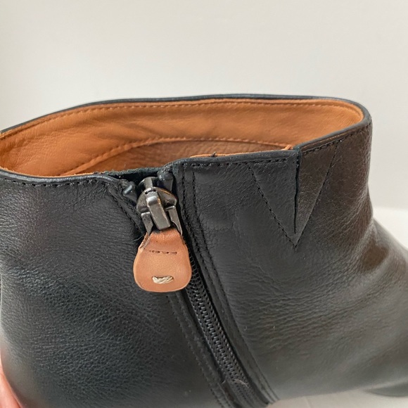 Gentle Souls by Kenneth Cole Ella Bootie - Picture 6 of 8